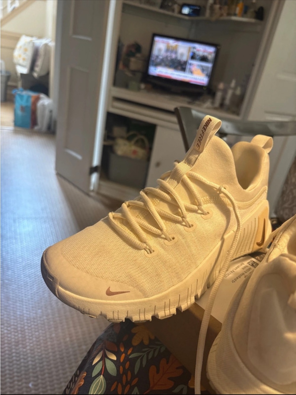 Nike Women’s /Beige Lightweight Athletic Sneakers